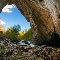 Ponor rijeke Šuice - pogled iz pećine